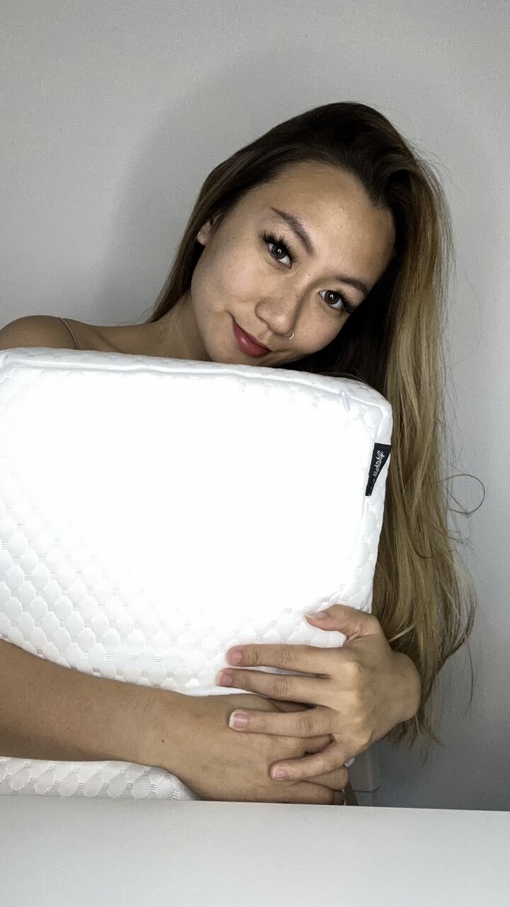 side-sleeper-pillow-cube-australia-cuddling-pillow