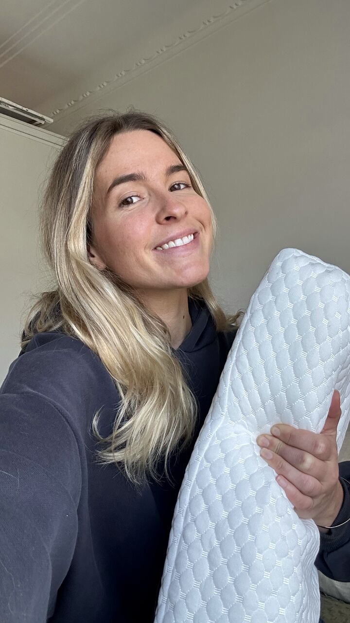 side-sleeper-pillow-cube-australia-customer-selfie