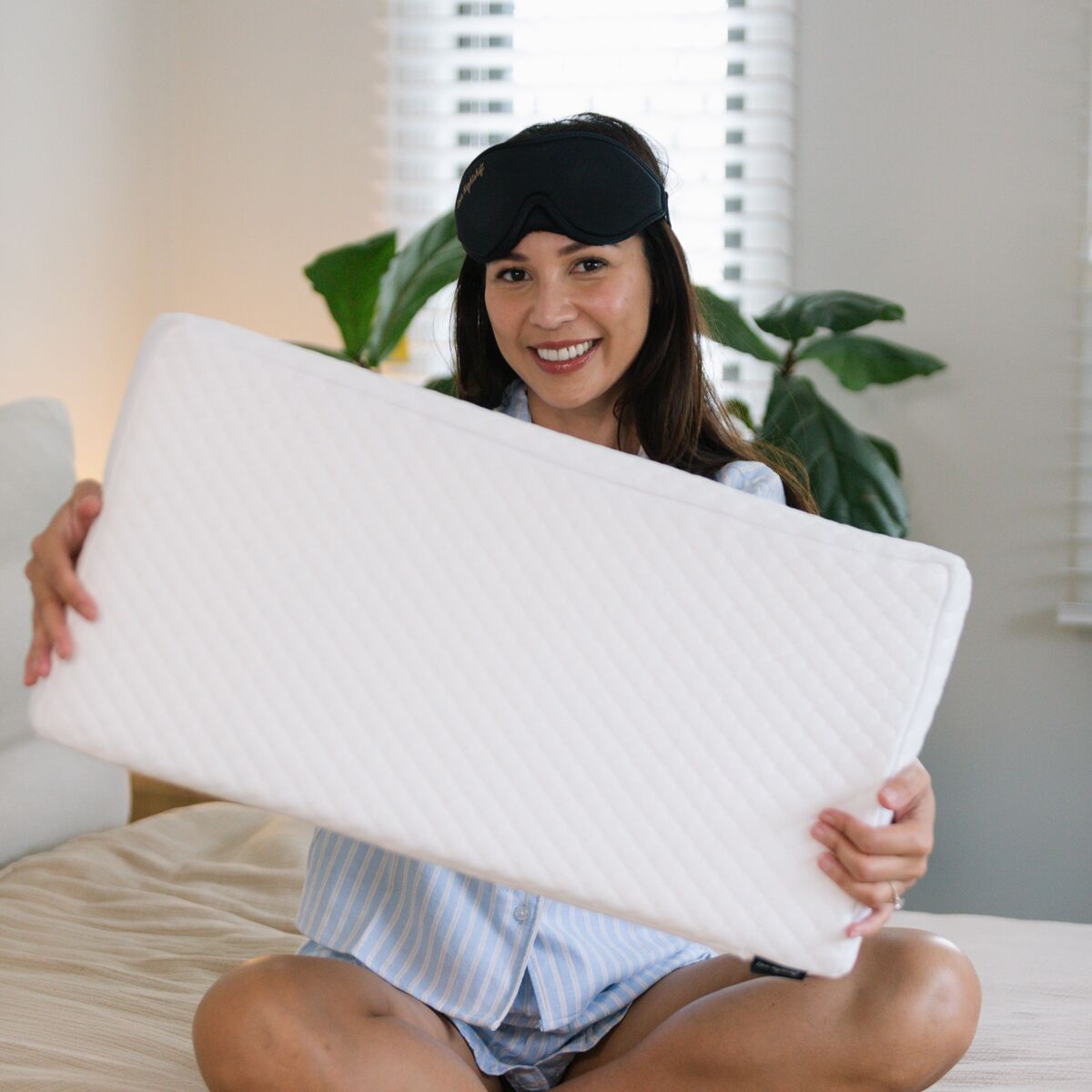 side-sleeper-pillow-cube-australia-final-offer-showing-pillow