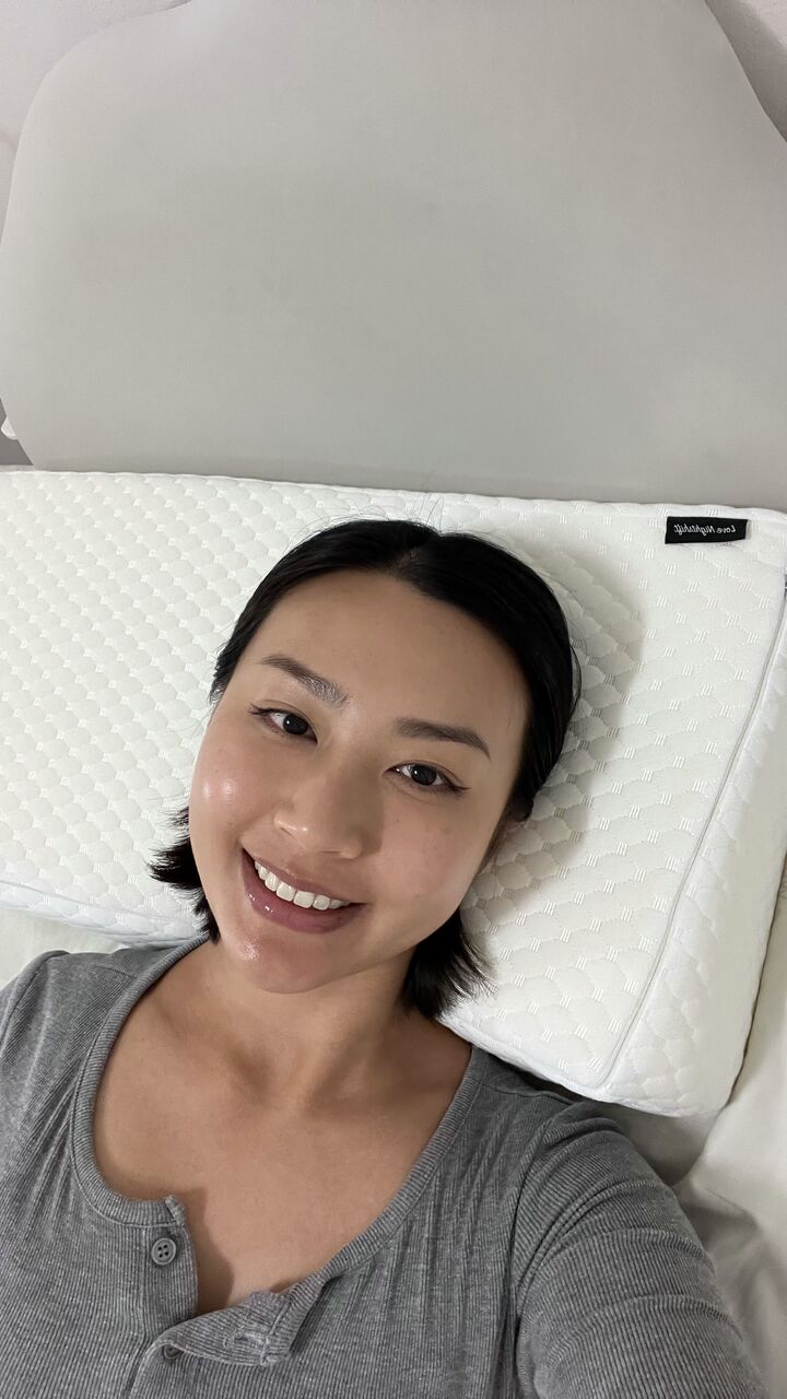 side-sleeper-pillow-cube-australia-lying-on-pillow